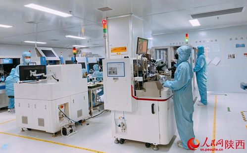 追 光 逐 电 铜川光电子产业向 新 而行
